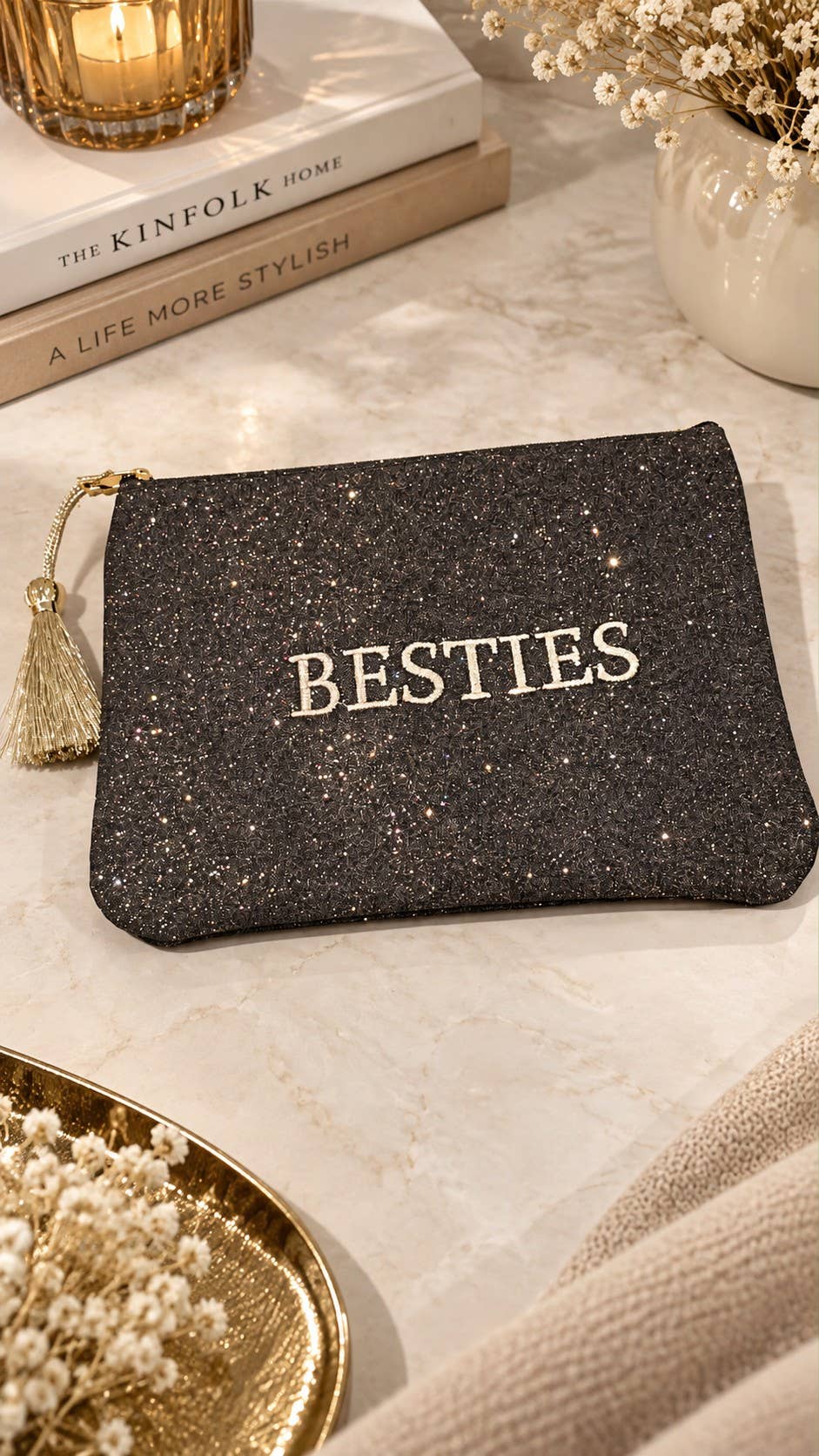 POCHETTE BRILLANTE A MESSAGE BRODE: BESTIES (20*14 cm) : MARRON / 100% POLYESTER