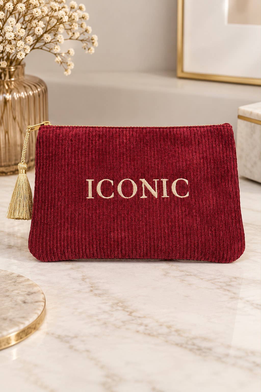 POCHETTE EN VELOURS COTELE A MESSAGE BRODE: ICONIC: 100% polyester / Noir