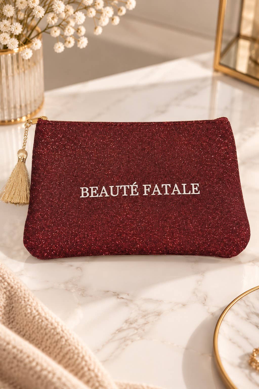 POCHETTE BRILLANTE A MESSAGE BRODE: BEAUTE FATALE: Bordeaux / 100% POLYESTER
